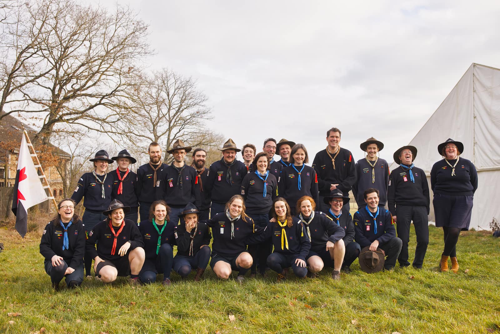 Anciens chefs des Guides et Scouts d'Europe – Belgique réunis lors du week-end national interbranche.